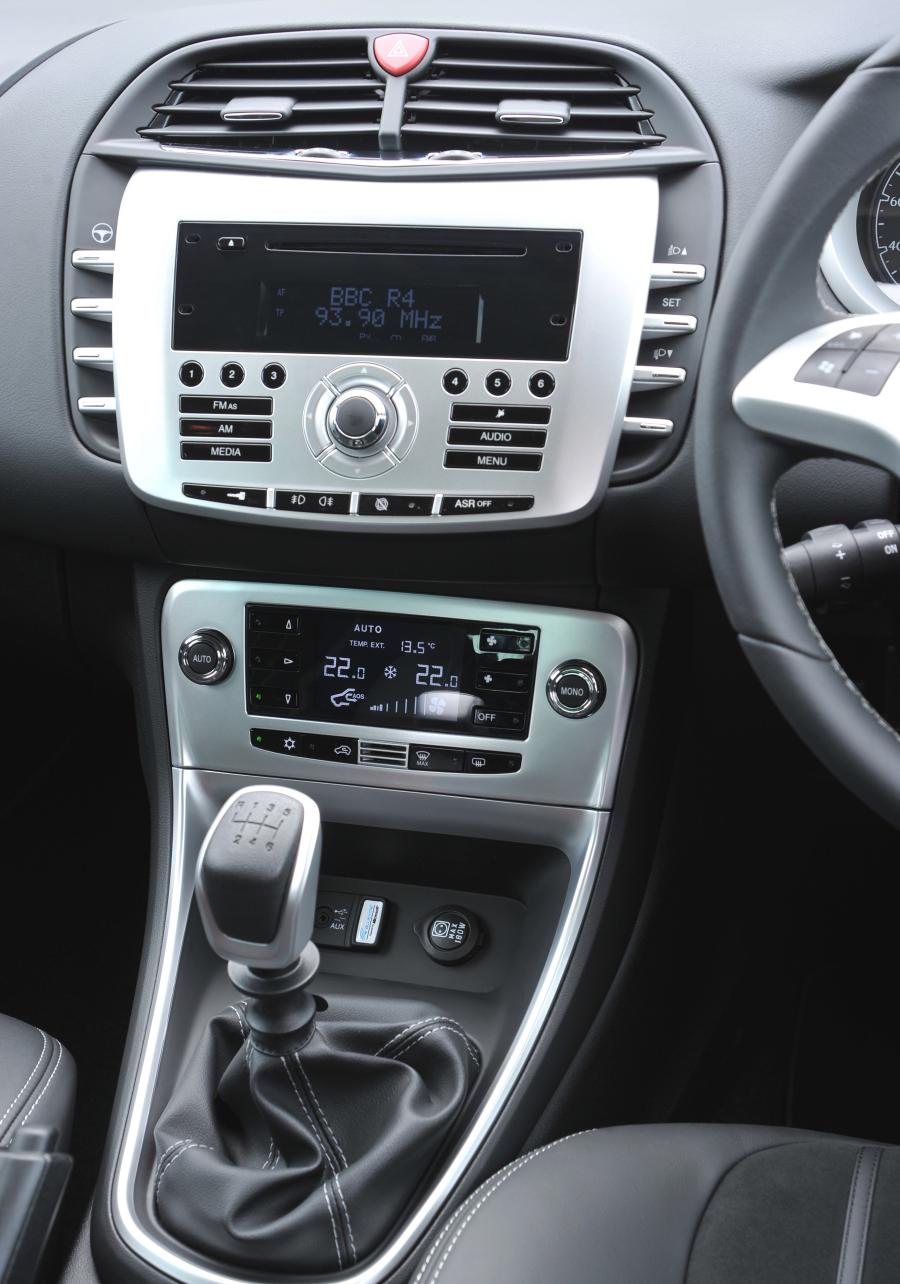  Chrysler Delta 2011 года  (фото 14 из 69)